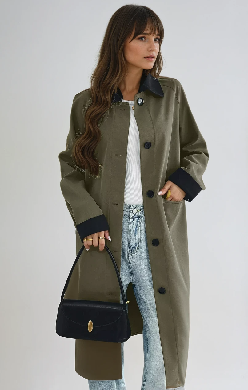GABARDINA VERDE CON BOTONES Y CUELLO A CONTRASTE
